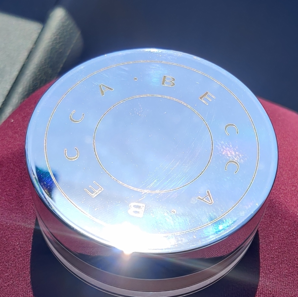 Becca cosmetics  setting powder